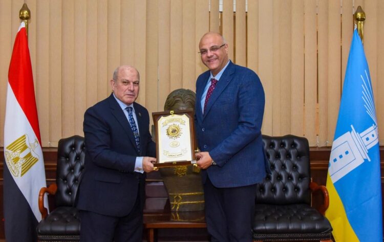 محافظ الإسكندرية يستقبل رئيس هيئة النيابة لدعم منظومة العمل الإداري بالمحافظة