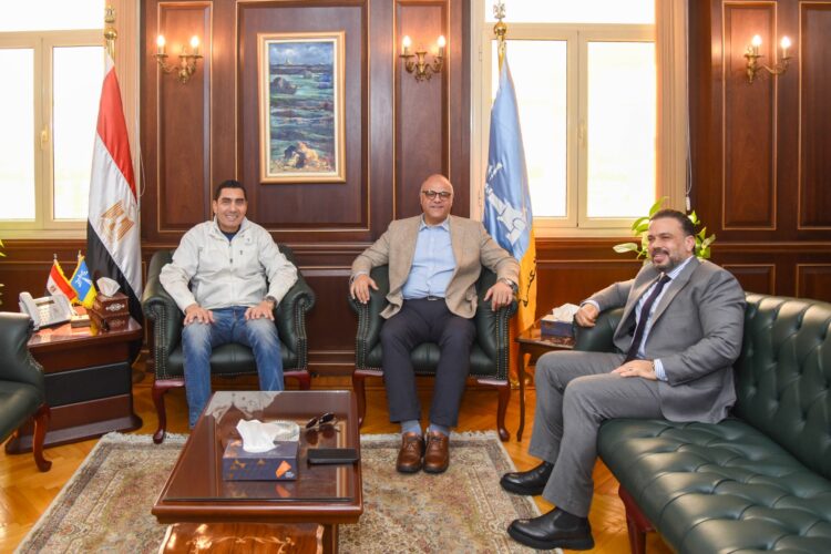 محافظ الإسكندرية يستقبل وزير الشباب والرياضة في مستهل جولته بالإسكندرية بالديوان
