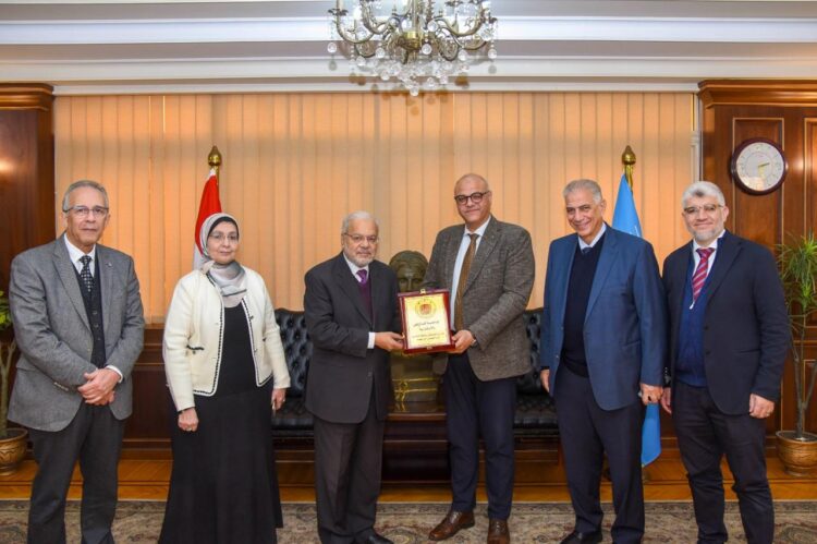 محافظ الإسكندرية يستقبل وفد جامعة فاروس بالإسكندرية لبحث سبل التعاون المشترك