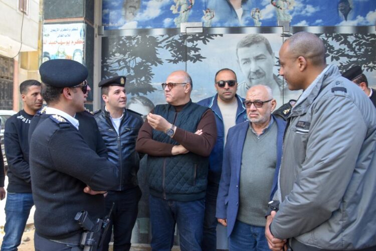 محافظ الإسكندرية يشن حملة مفاجئة لوقف فرز القمامة وسط الكتل السكنية بالمنتزه أول