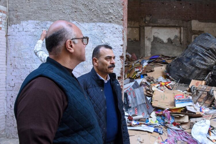 محافظ الإسكندرية يشن حملة مفاجئة لوقف فرز القمامة وسط الكتل السكنية بالمنتزه أول