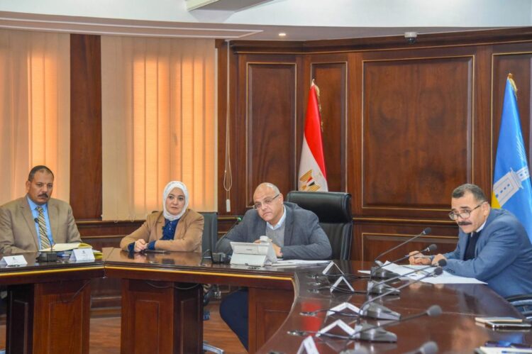 محافظ الإسكندرية يعقد اجتماعاً موسعاً لمتابعة التجهيزات النهائية لاستقبال عيد الفطر المبارك