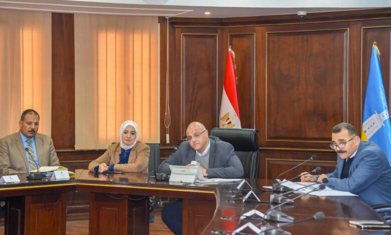 محافظ الإسكندرية يعقد اجتماعاً موسعاً لمتابعة التجهيزات النهائية لاستقبال عيد الفطر المبارك