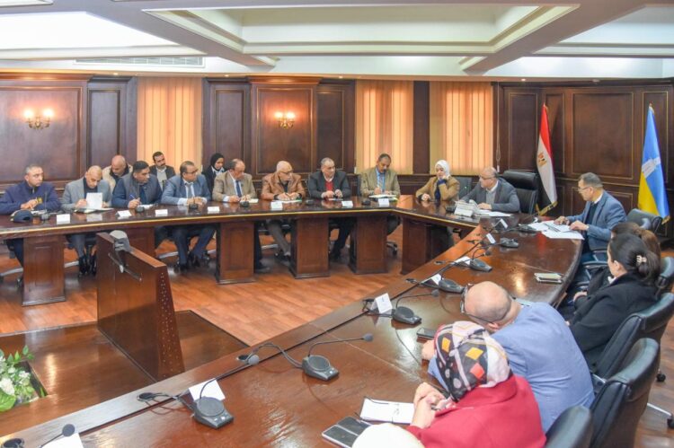 محافظ الإسكندرية يعقد اجتماعاً موسعاً لمتابعة التجهيزات النهائية لاستقبال عيد الفطر المبارك