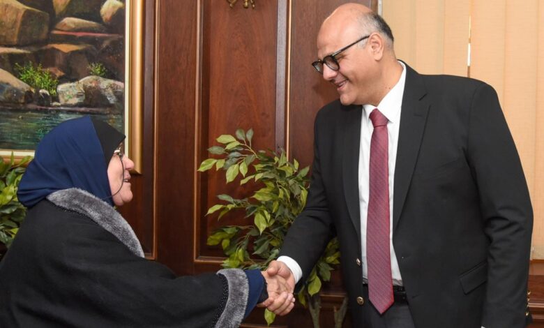 محافظ الإسكندرية يكرّم أسر الشهداء بمناسبة عيد الفطر المبارك