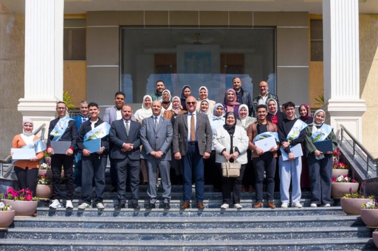 محافظ الإسكندرية يكرّم الطلاب الفائزين بالمركز الأول على مستوى الجمهورية للثانوية لغات