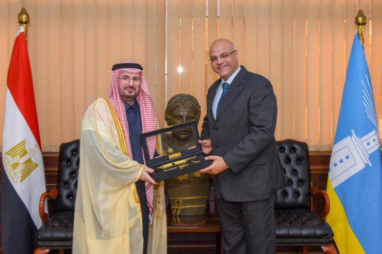 محافظ الإسكندرية يلتقي القنصل العام للمملكة العربية السعودية لتعزيز التعاون