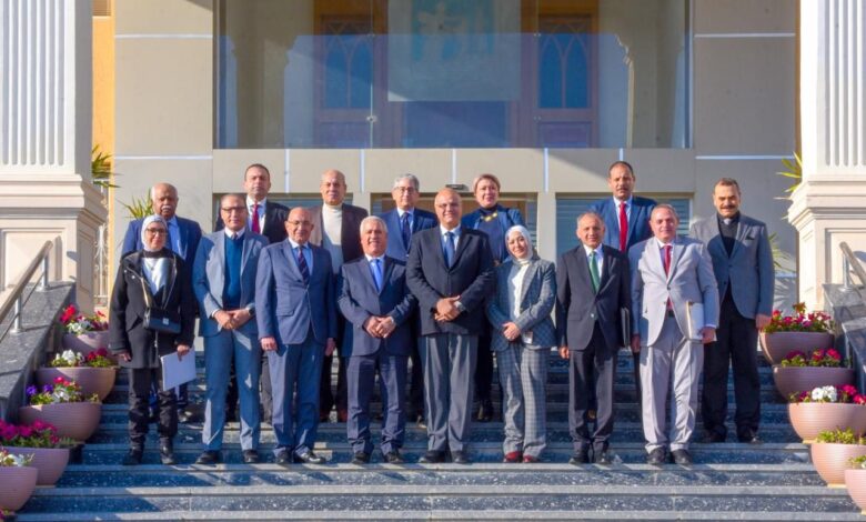 محافظ الإسكندرية يلتقي رئيس الهيئة الوطنية للصحافة ورؤساء مجالس الصحف القومية 