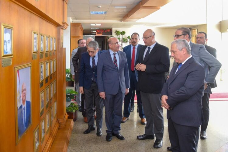 محافظ الإسكندرية يلتقي رئيس الهيئة الوطنية للصحافة ورؤساء مجالس الصحف القومية 