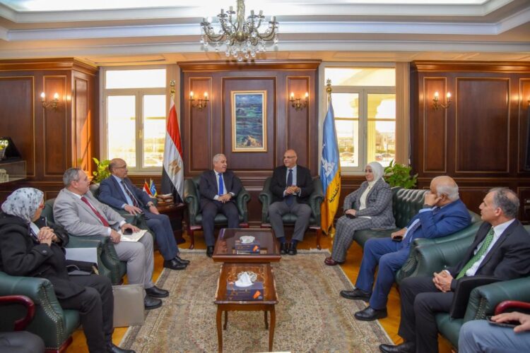 محافظ الإسكندرية يلتقي رئيس الهيئة الوطنية للصحافة ورؤساء مجالس الصحف القومية 