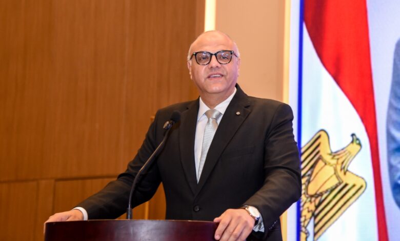 محافظ الإسكندرية يهنئ رئيس الجمهورية والشعب المصري والأمة الإسلامية بعيد الفطر