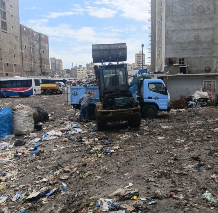 محافظ الإسكندرية يوجه بسرعة رفع المخلفات من محيط الترام