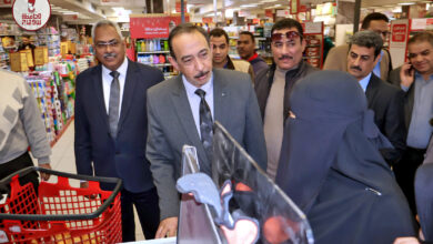 محافظ سوهاج يتفقد عدداً من الأسواق والهايبر ماركت للاطمئنان على توافر السلع وعدم المغالاة في الأسعار