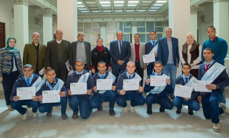 مياه الإسكندرية تكرّم أوائل المدرسة الفنية الثانوية لمياه الشرب والصرف الصحي