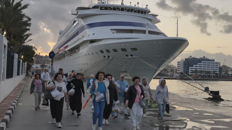 ميناء الإسكندرية يستقبل سفينتين سياحيتين خلال إجازة عيد الفطر المبارك