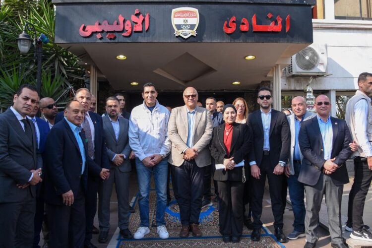 وزير الشباب والرياضة ومحافظ الإسكندرية يقومان بجولة تفقدية بالنادي الأولمبي المصري
